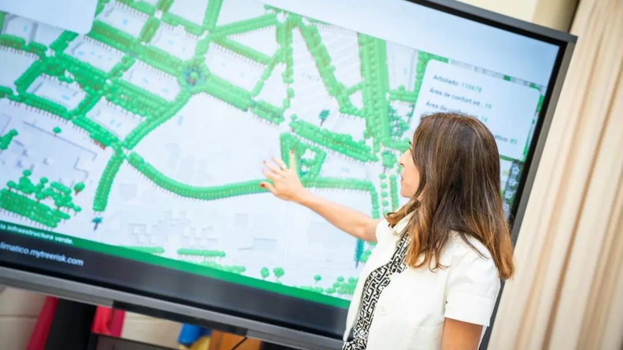 La concejala Pen&eacute;lope G&oacute;mez present&oacute; la iniciatia. - AYUNTAMIENTO DE M&Aacute;LAGA