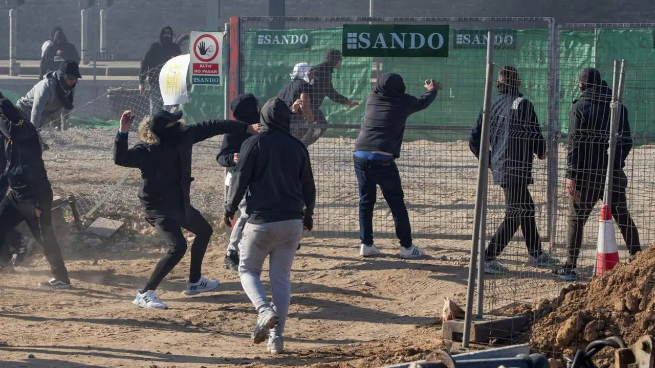 Manifestantes en el segundo d&iacute;a de huelga indefinida del sector del metal - EFE / R. R&iacute;os