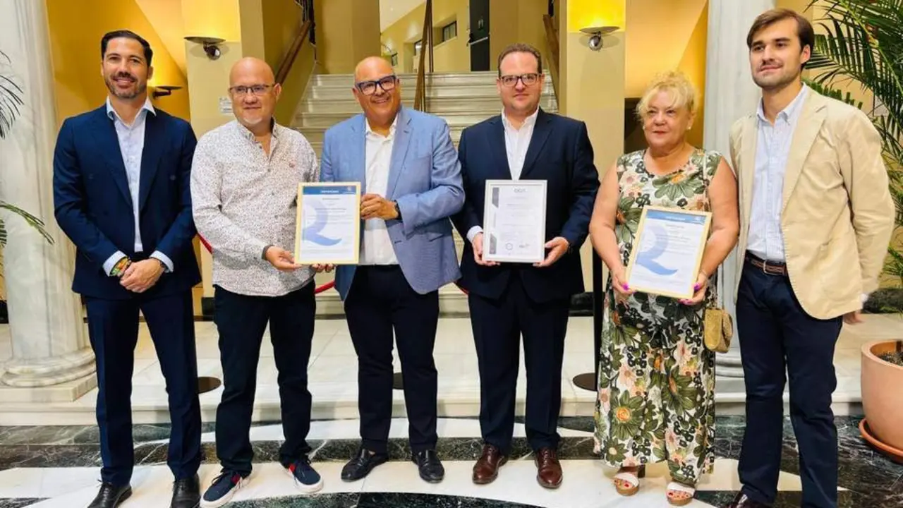 Entrega del sello de la 'Q de calidad Tur&iacute;stica'. - Ayuntamiento V&eacute;lez-M&aacute;laga