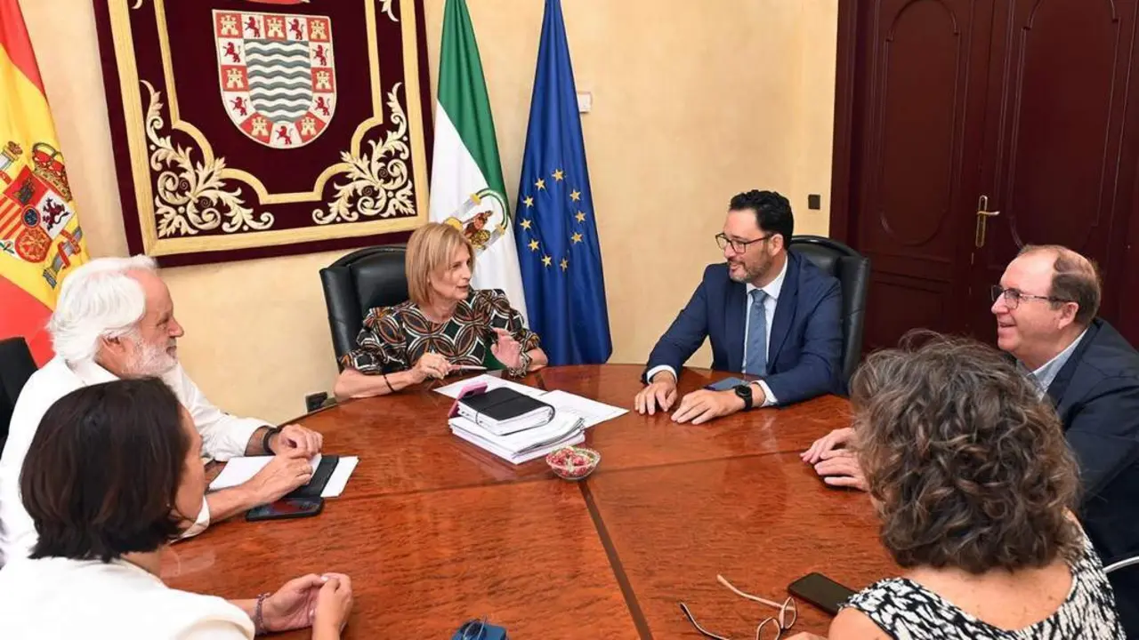 Jos&eacute; Andr&eacute;s Santos en su reuni&oacute;n con Pelayo - jerez.es