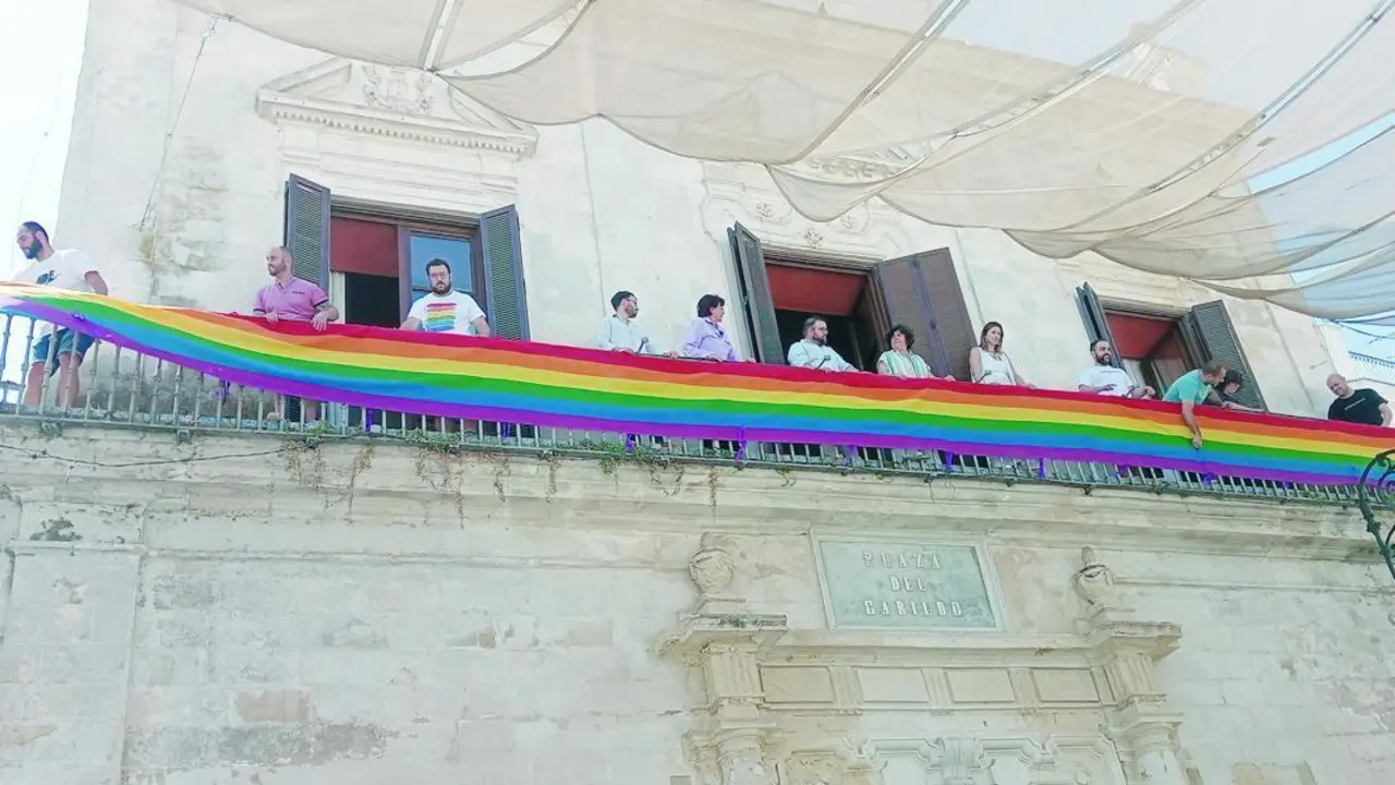 Se despleg&oacute; la Bandera Arco&iacute;ris en la Biblioteca Rafael Pablos - Ra&uacute;l J. Bustillos