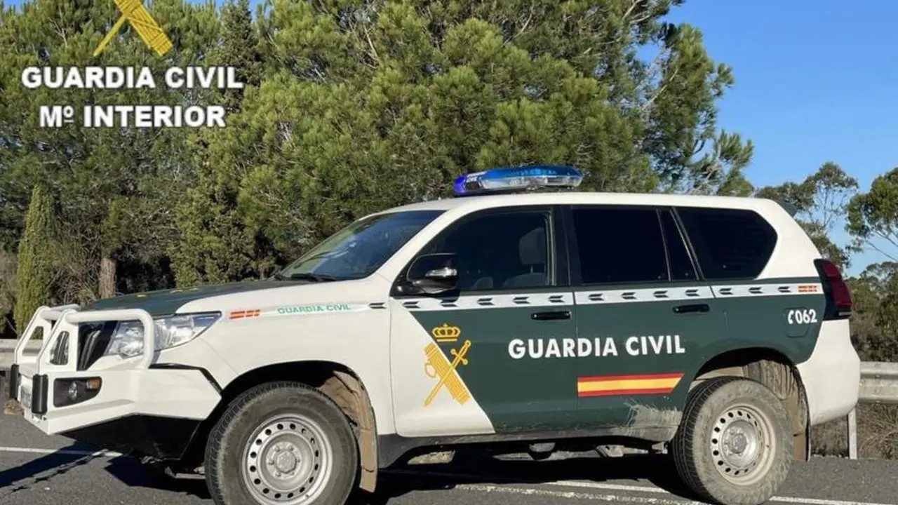 Veh&iacute;culo de la Guardia Civil de Huelva - Guardia CIVIL