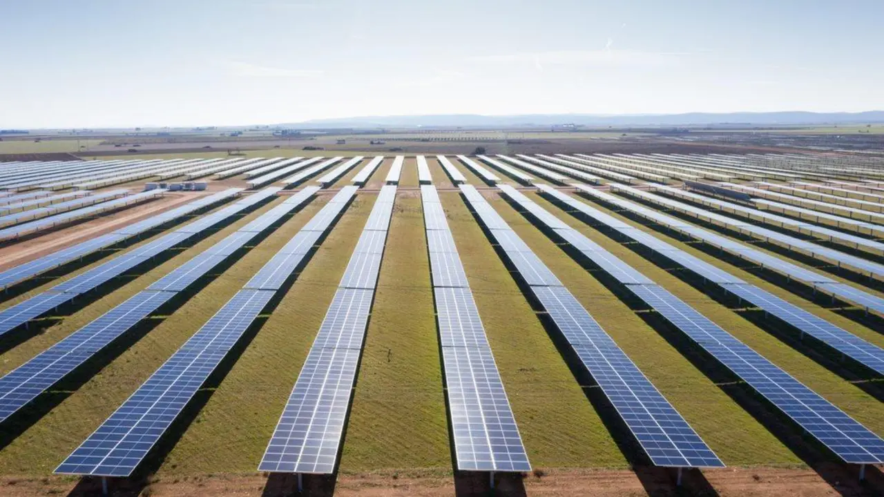 Planta fotovoltaica desarrollada por Cox. - Cox