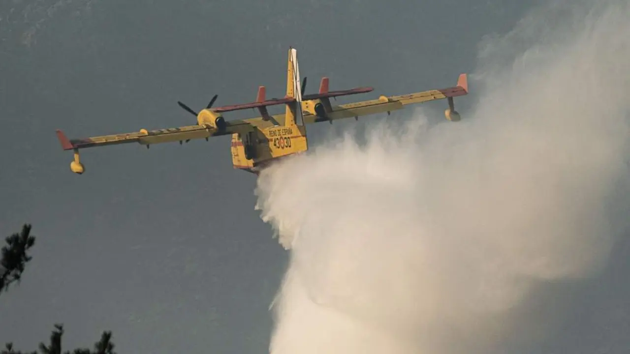 Un avi&oacute;n de extinci&oacute;n de incendios. | Europa Press.