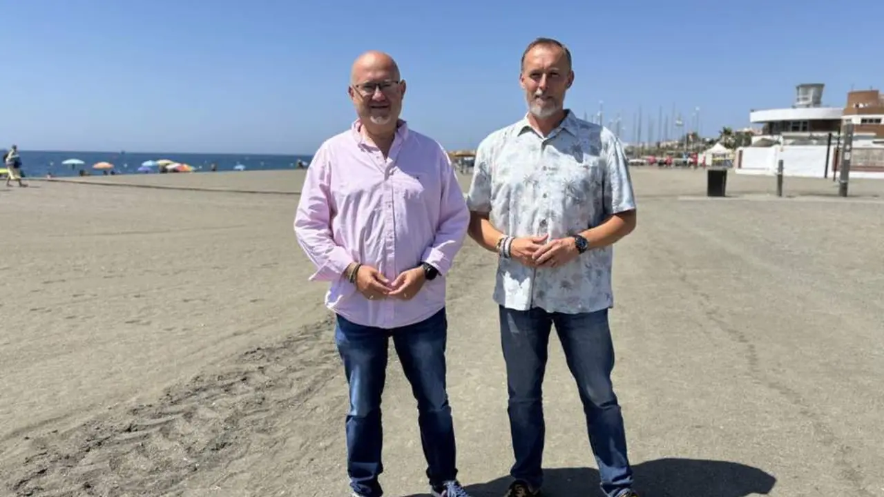 Foto a pie de playa de Jes&uacute;s Atencia, primer teniente de alcalde. - Ayuntamiento V&eacute;lez-M&aacute;laga