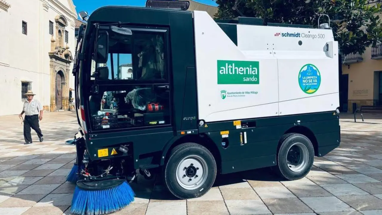 Las nuevas m&aacute;quinas adquiridas por V&eacute;lez-M&aacute;laga - Ayuntamiento V&eacute;lez-M&aacute;laga