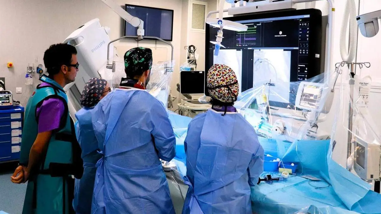 Sesi&oacute;n formativa de cardi&oacute;logos en el Hospital Juan Ram&oacute;n Jim&eacute;nez - J.A.