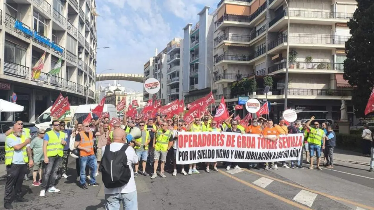 Imagen de la movilizaci&oacute;n de los operadores de gr&uacute;a - CCOO