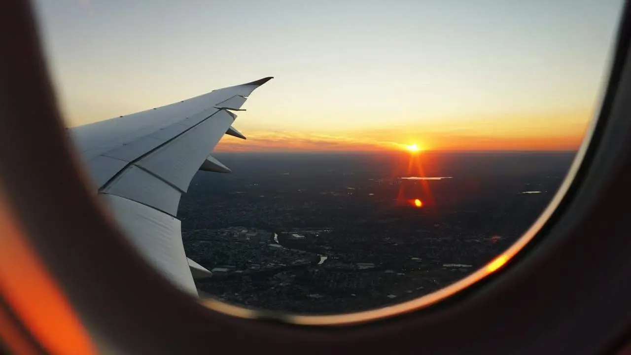 Atardecer desde un avi&oacute;n. | Europa Press.