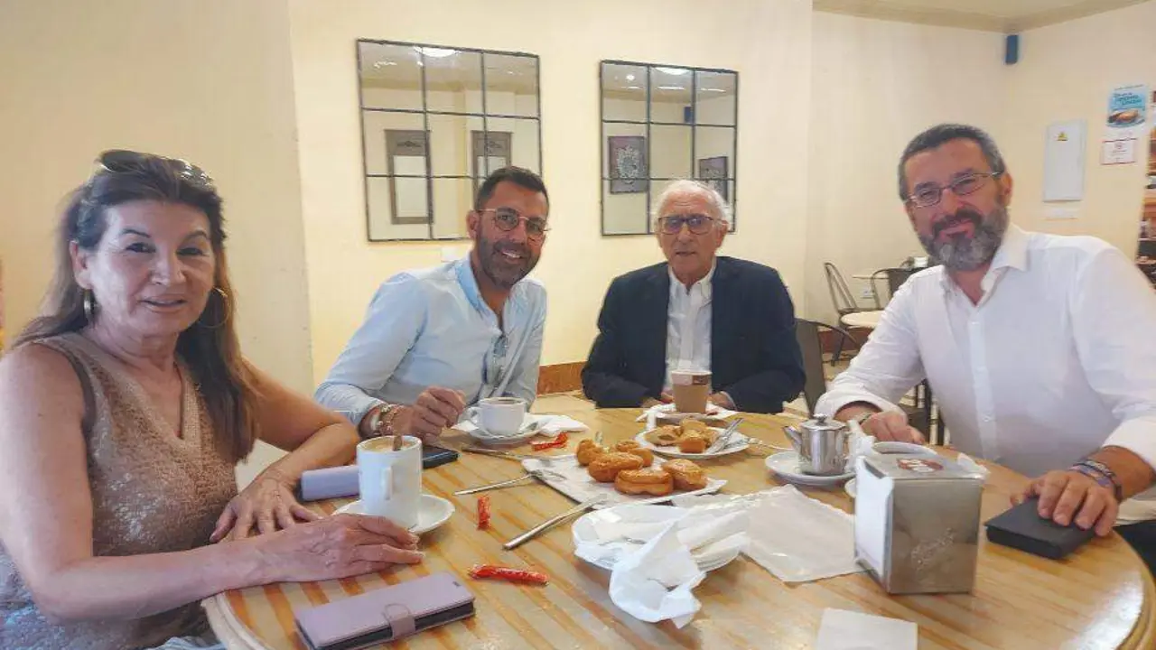 Franco disfruta del dulce conocido como la japonesa en La L&iacute;nea. - AI