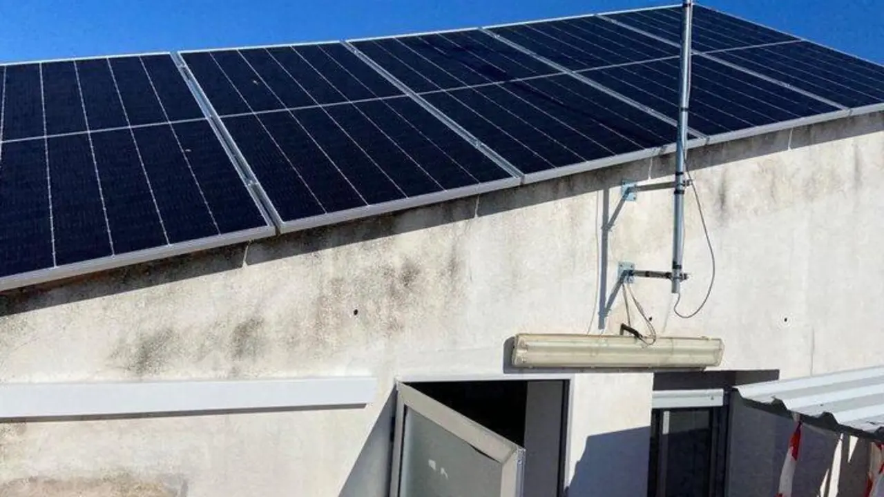 Placa solar en un inmueble de Villanueva de la Reina. - Ayuntamiento.