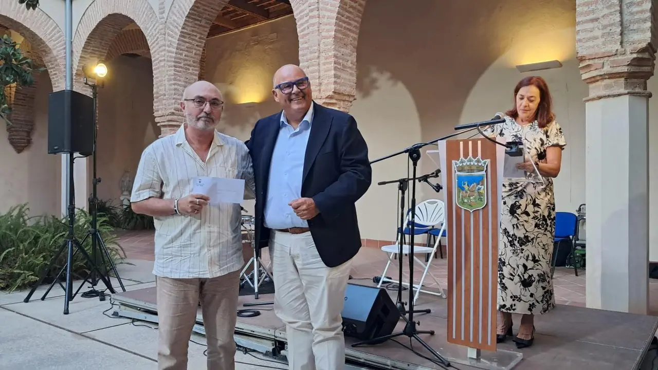 Entrega de premios del Certamen Literario Joaqu&iacute;n Lobato. - Ayuntamiento V&eacute;lez-M&aacute;laga