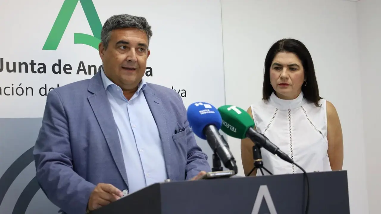 Jos&eacute; Manuel Correa, y la delegada Luc&iacute;a N&uacute;&ntilde;ez - J.A.