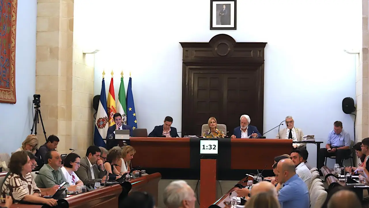Pleno del pasado mes de agosto con la presencia del interventor municipal - jerez.es
