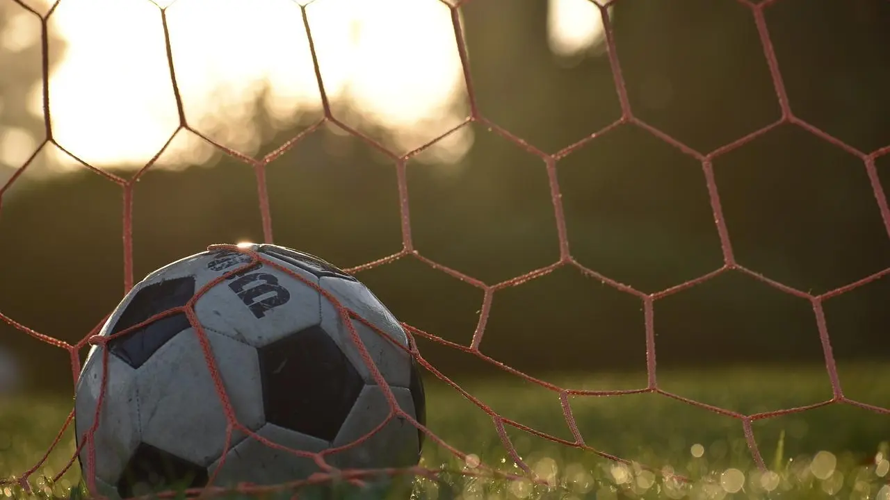 Bal&oacute;n de f&uacute;tbol. - Daniel Allgyer en Pixabay