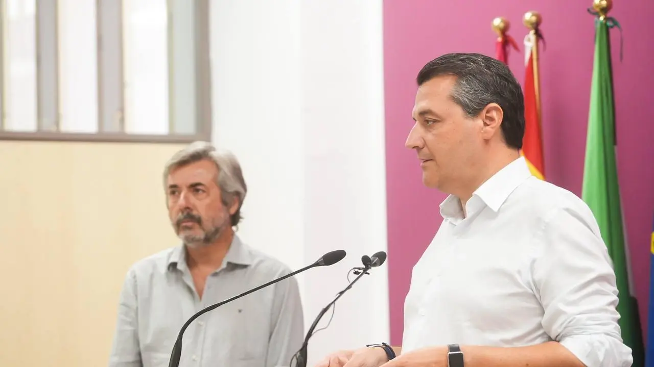 Jos&eacute; Mar&iacute;a Bellido y Miguel &Aacute;ngel Torrico en rueda de prensa. - AI