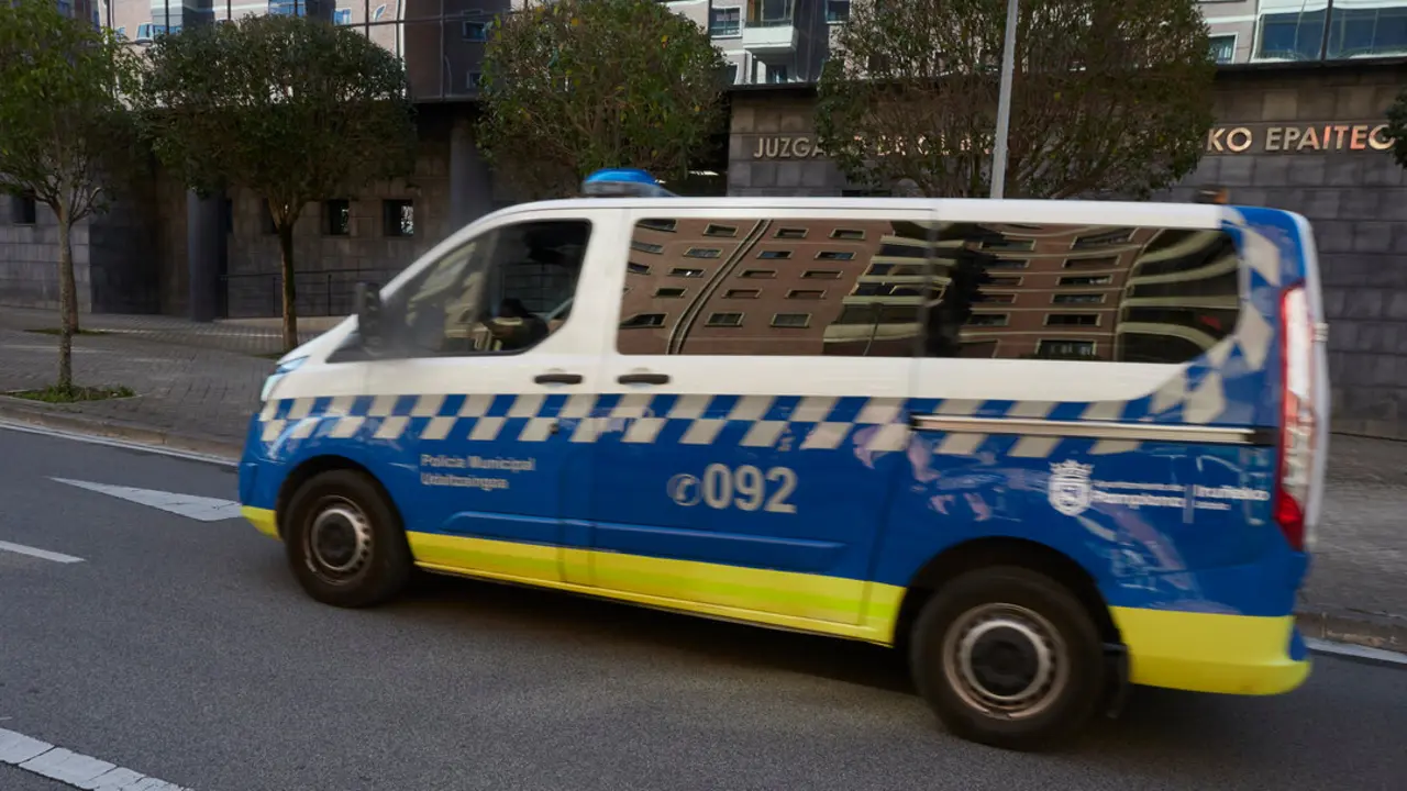 Un furg&oacute;n de la Polic&iacute;a Municipal de Pamplona. | Europa Press.
