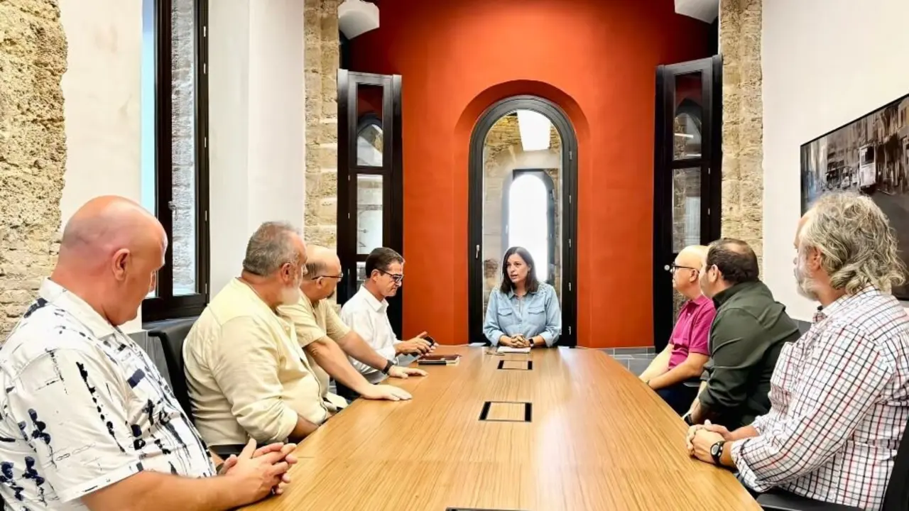 La alcaldesa recibi&oacute; a los trabajadores afectados por los impagos | Ayuntamiento