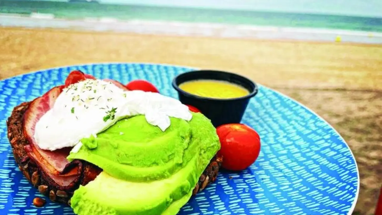Comer en primera l&iacute;nea de playa en la costa gaditana. / Jim&eacute;nez