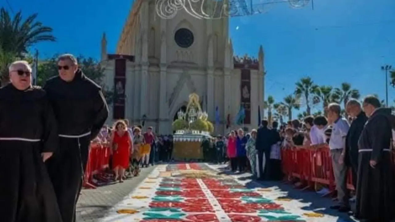 Alfombra de sal en la explanada de Regla | Asociaci&oacute;n de Belenistas y Amigos del Camino de Santiago 'TAU'