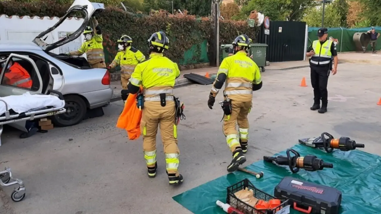 Efectivos de Bomberos de &Uacute;beda (Ja&eacute;n) y Polic&iacute;a en una intervenci&oacute;n | 112 ANDALUC&Iacute;A