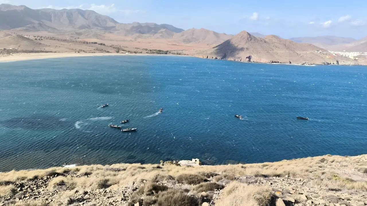 Narcolanchas refugiadas del temporal en la playa de Los Genoveses, en Cabo de Gata (N&iacute;jar) | IPG