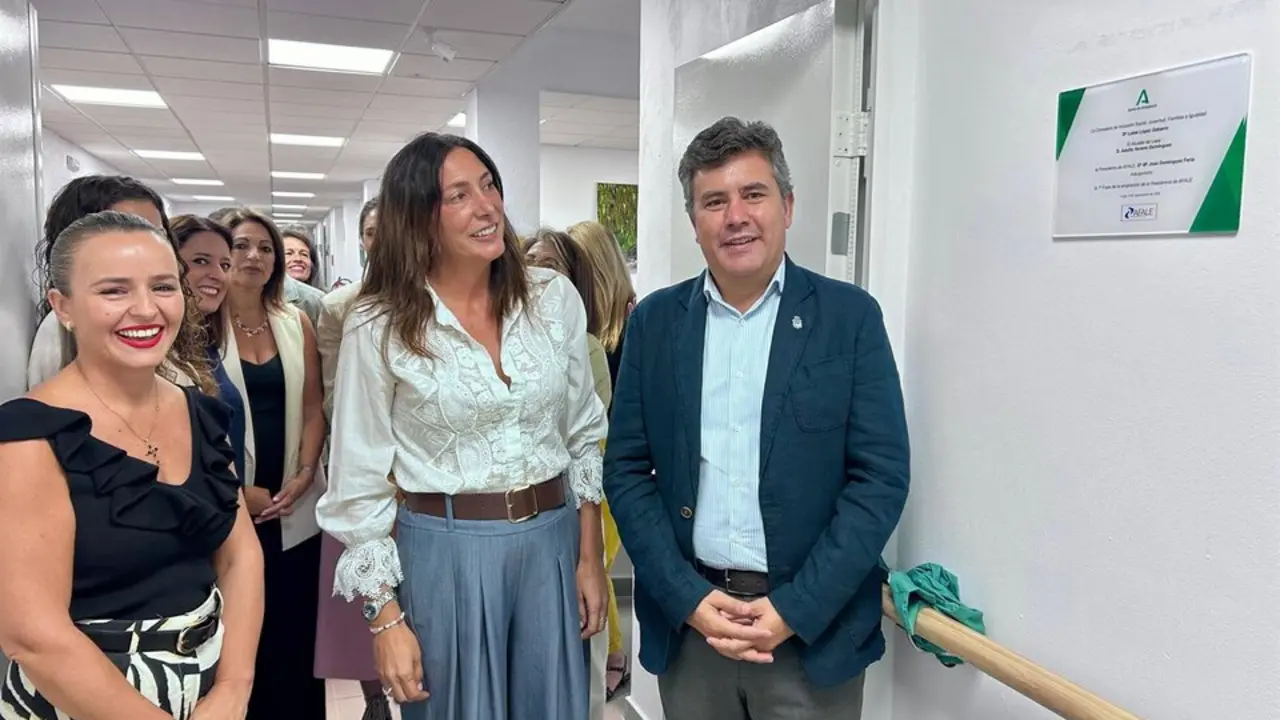 Inauguraci&oacute;n de la ampliaci&oacute;n de la residencia de la Asociaci&oacute;n de Familiares y Enfermos de Alzheimer de Lepe (Huelva) . |
JUNTA DE ANDALUC&Iacute;A