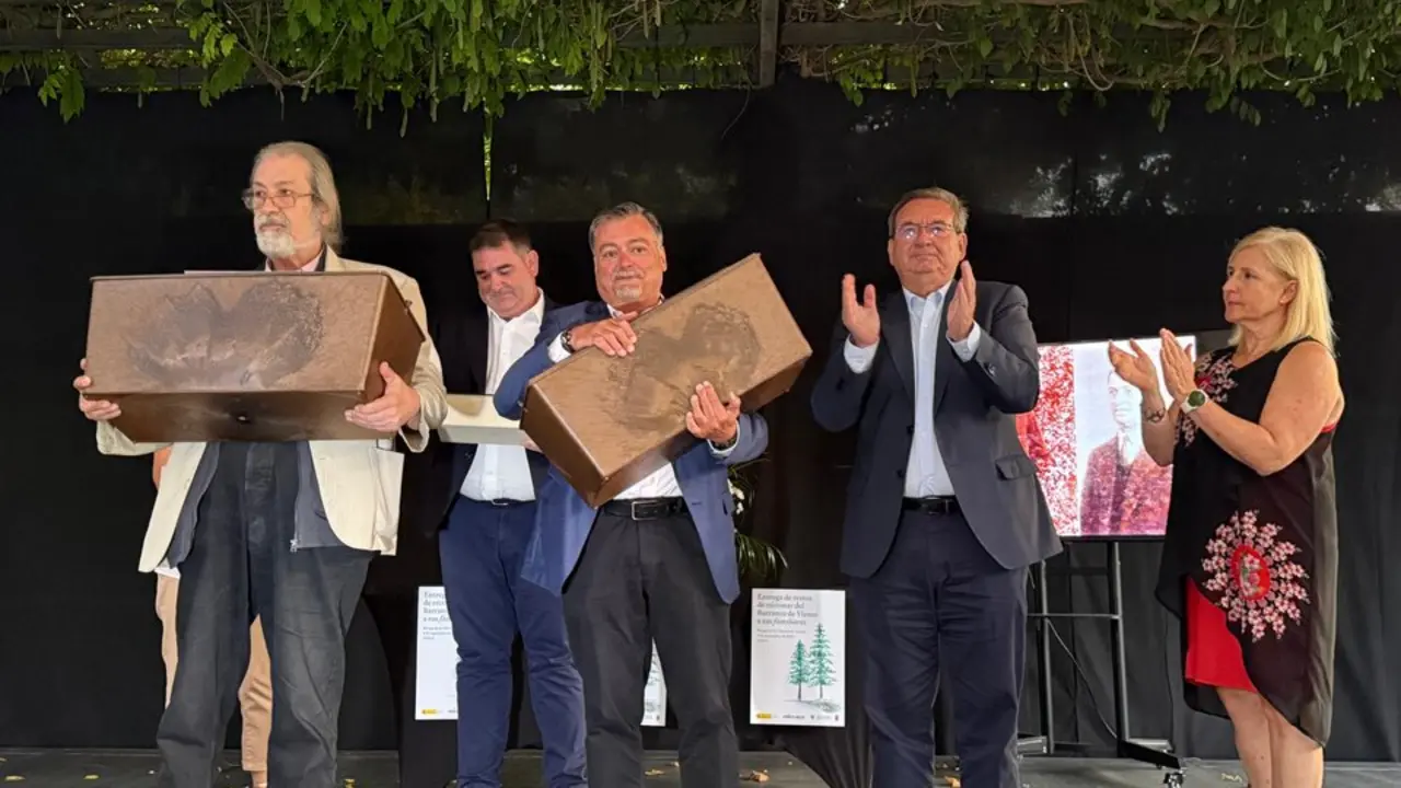 Acto de entrega de los restos de dos v&iacute;ctimas. | Europa Press.