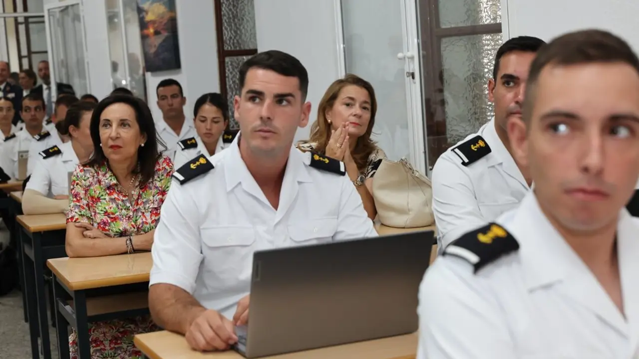 Robles inaugura el curso en la Esubo. | Armada.