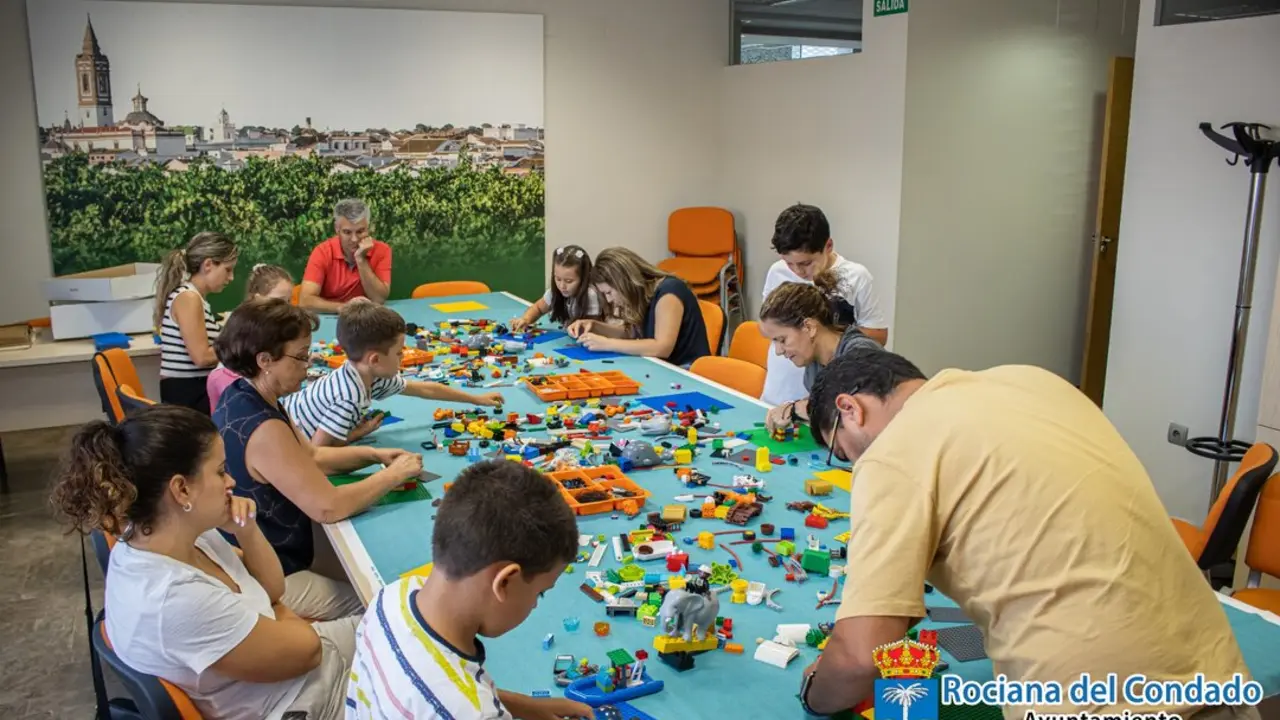 Taller Lego en Rociana del Condado. | Ayto. Rociana del Condado