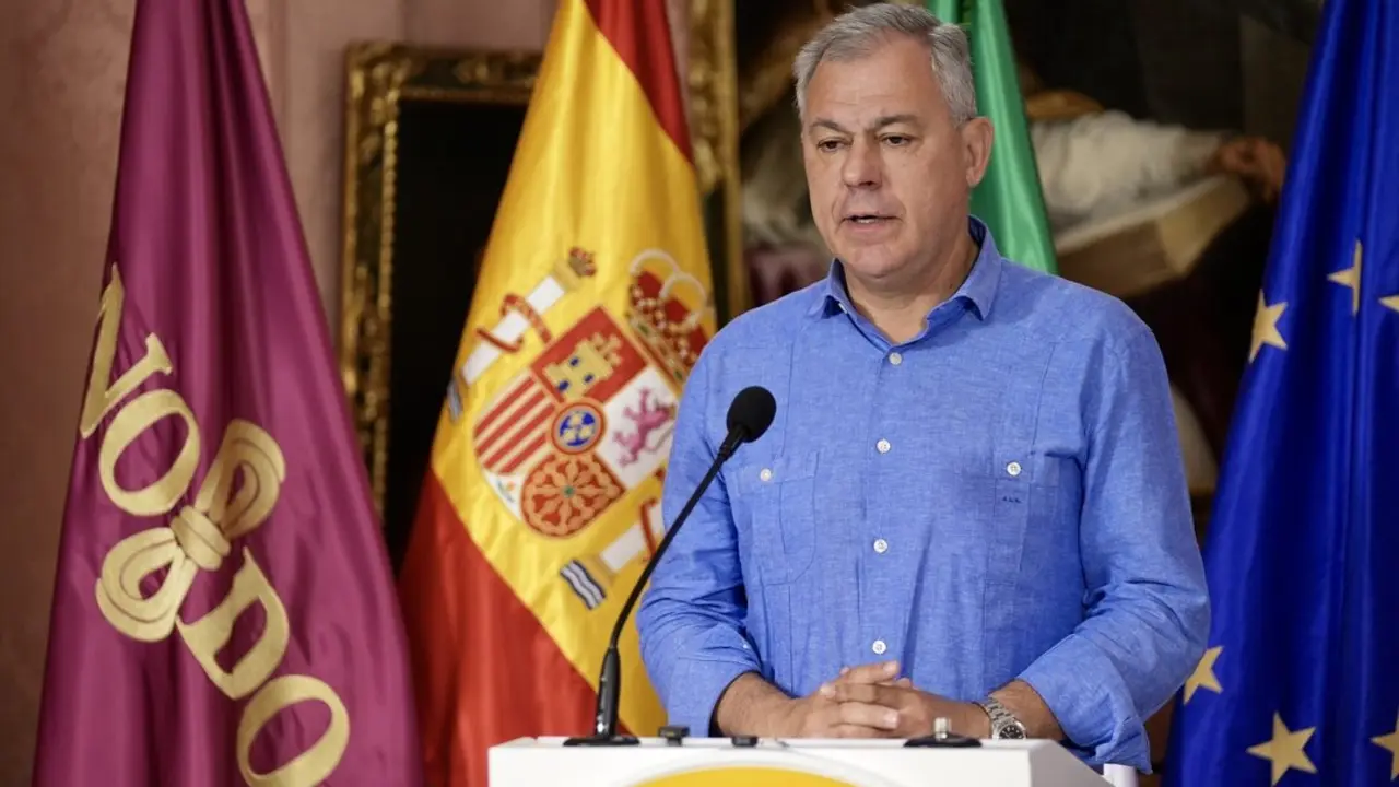 EuropaPress_6873295_alcalde_sevilla_jose_luis_sanz_intervencion_firma_acuerdo_25_julio_2025
