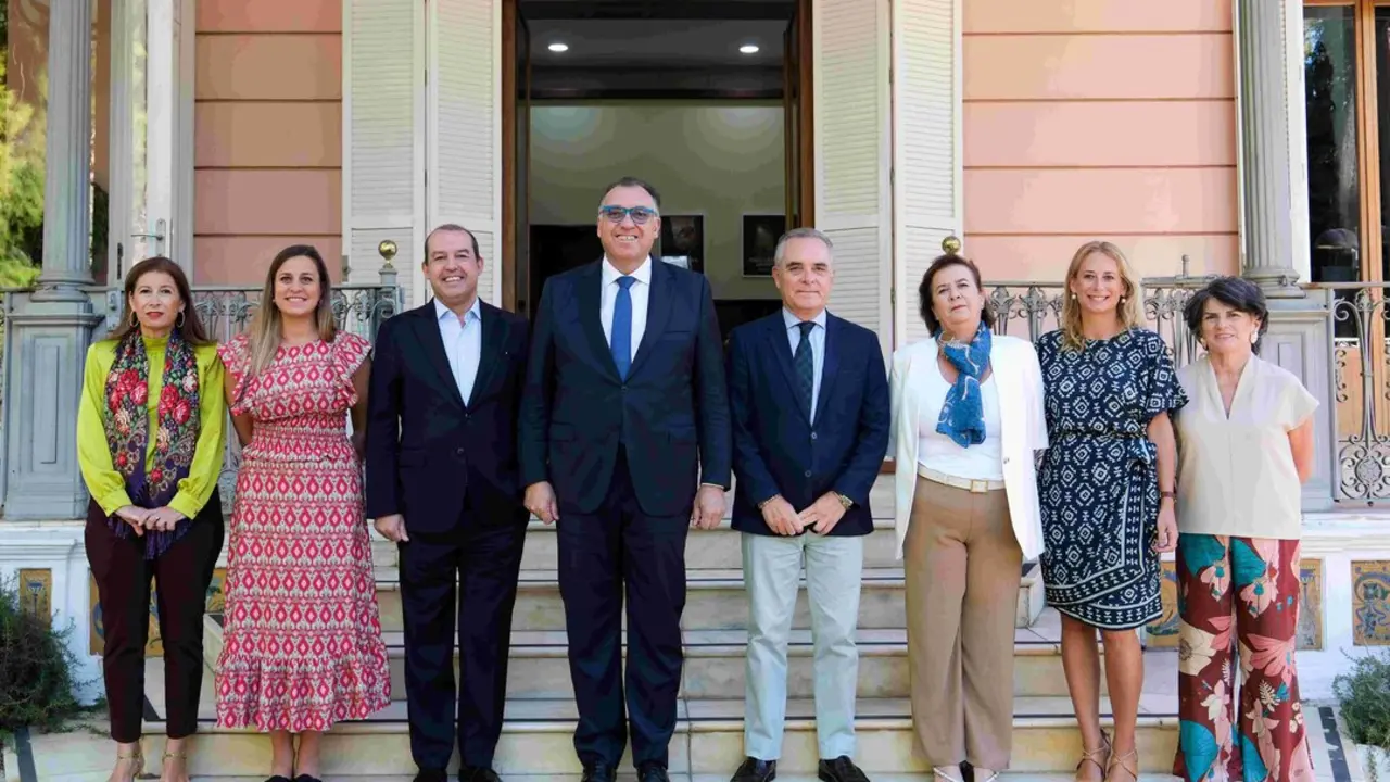 Foto de Familia de la presentaci&oacute;n del TIS. | EP