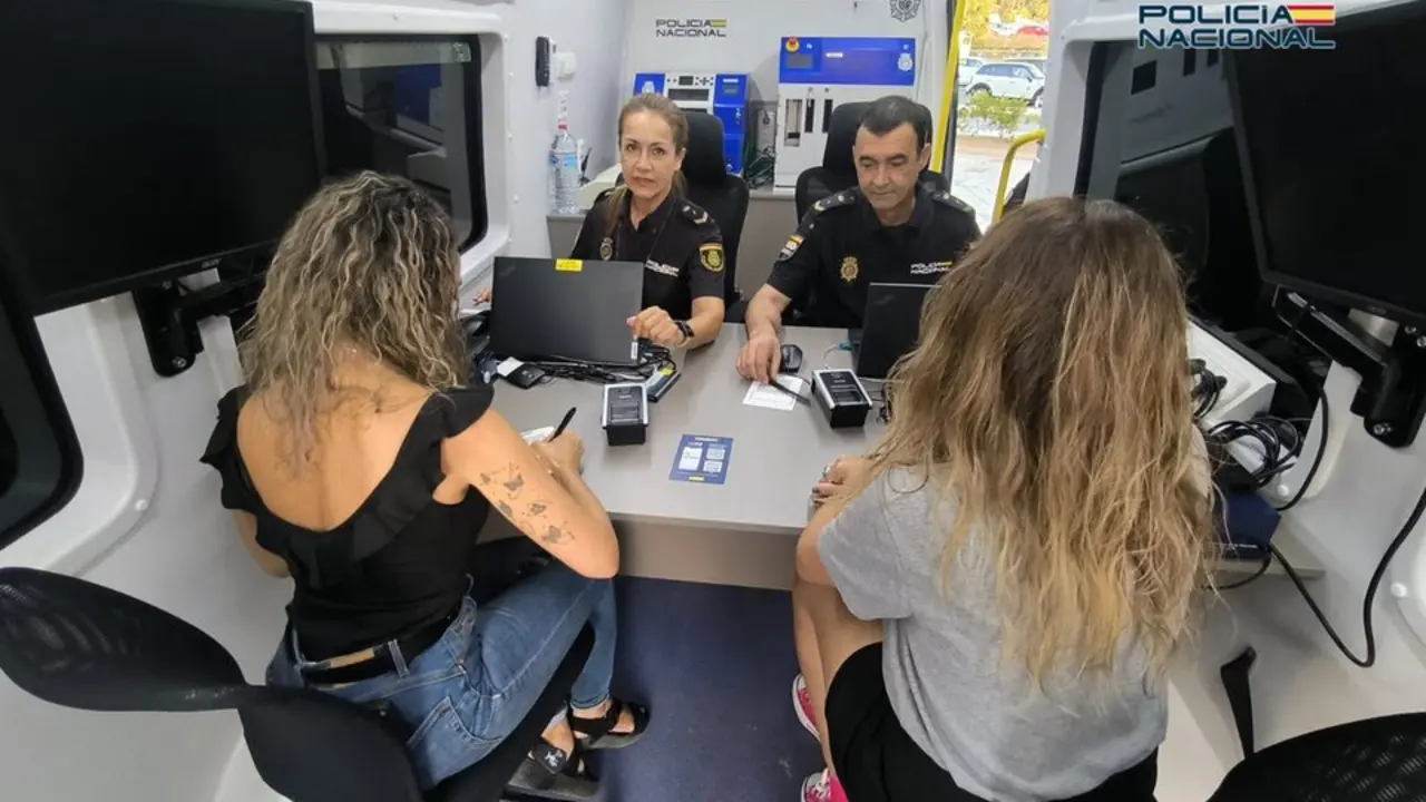 Un veh&iacute;culo VIDOC | Polic&iacute;a Nacional