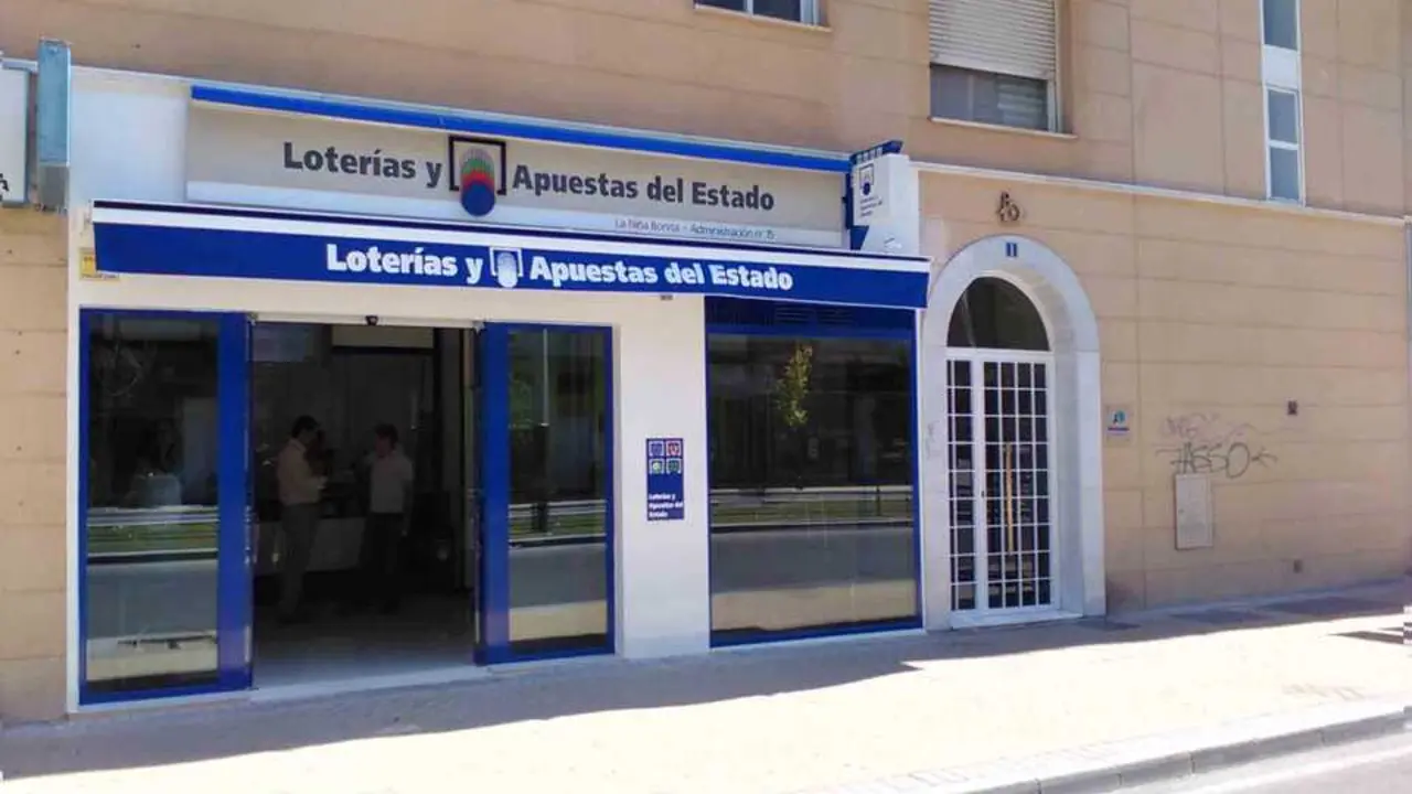 Administraci&oacute;n de Loter&iacute;a ubicada en la calle Doctor Eduardo Garc&iacute;a Trivi&ntilde;o de Ja&eacute;n. -  Foto: LAE.
