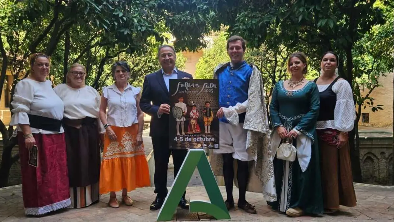 La presentaci&oacute;n del cartel de la Feria de la Seda de Los Molares. | JUNTA