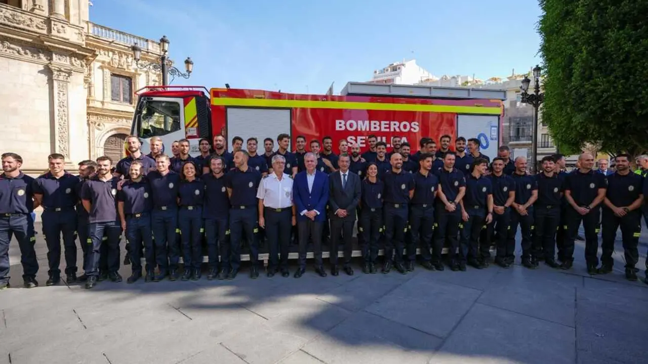 EuropaPress_7000409_presentacion_45_nuevos_bomberos_nuevo_vehiculo_prevencion_extencion