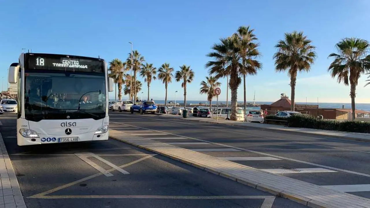Autob&uacute;s urbano de la l&iacute;nea 18. | Europa Press.