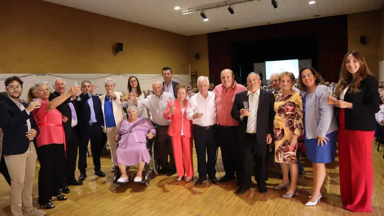 D&iacute;a del Mayor y Bodas de Oro de cinco parejas. | Europa Press.