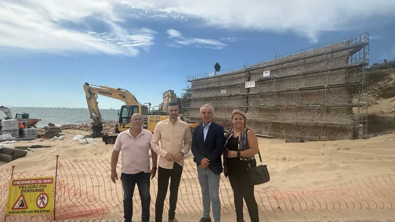 Alfonso Moscoso visita a las obras de rehabilitaci&oacute;n de La Muralla. | VIVA