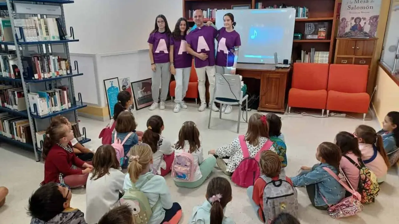 Actividad en la Bibliocoopera de Arjona. | Ayuntamiento. Archivo