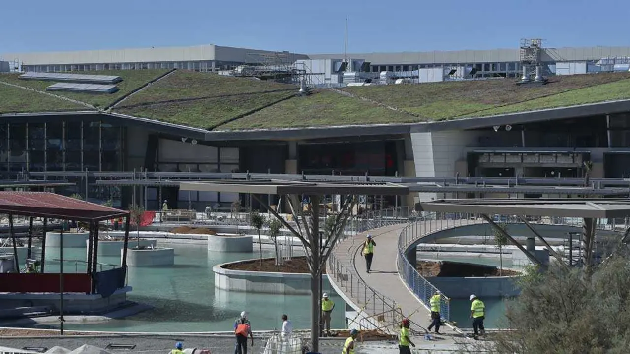 El centro comercial cuando a&uacute;n estaba en plena construcci&oacute;n. | EaA