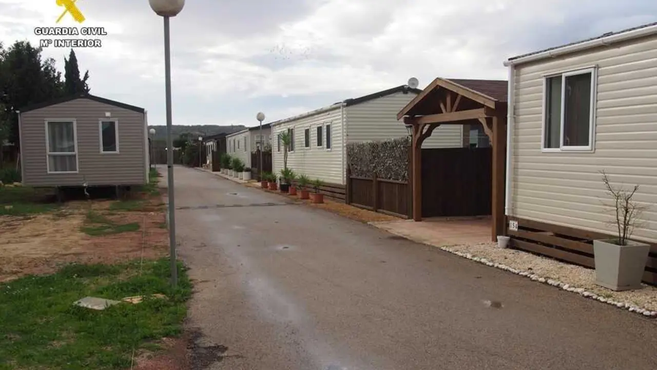  Investigadas 20 personas por un complejo residencial ilegal ubicado en zona inundable en la Vega Baja<br>- GUARDIA CIVIL 