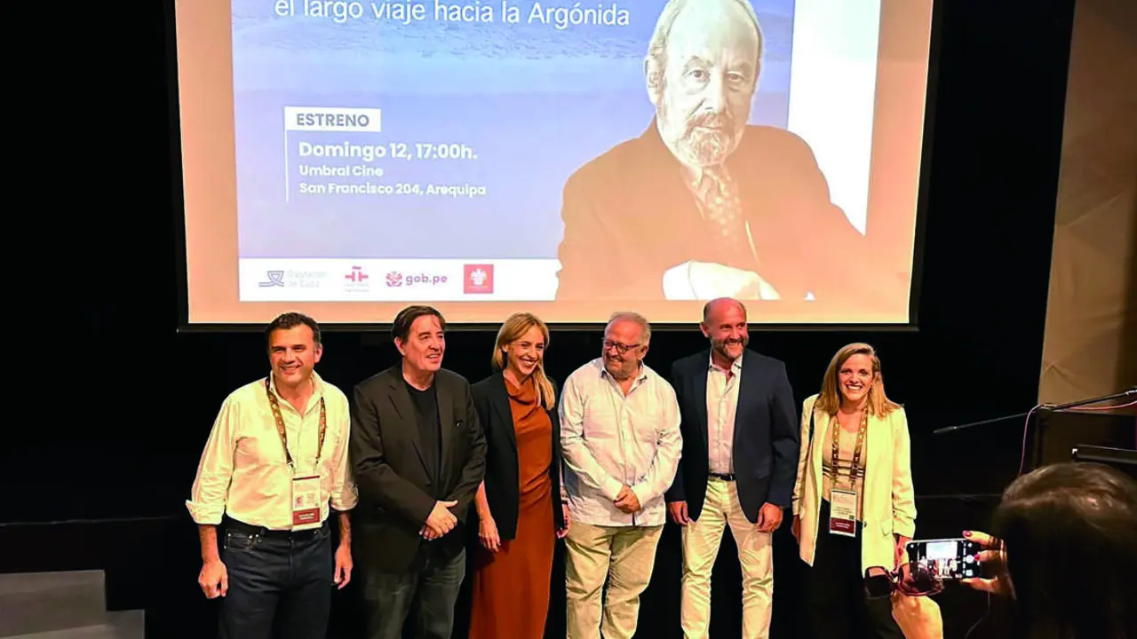 Presentaci&oacute;n del documental sobre Caballero Bonald de Diputaci&oacute;n de C&aacute;diz en Arequipa. VIVA