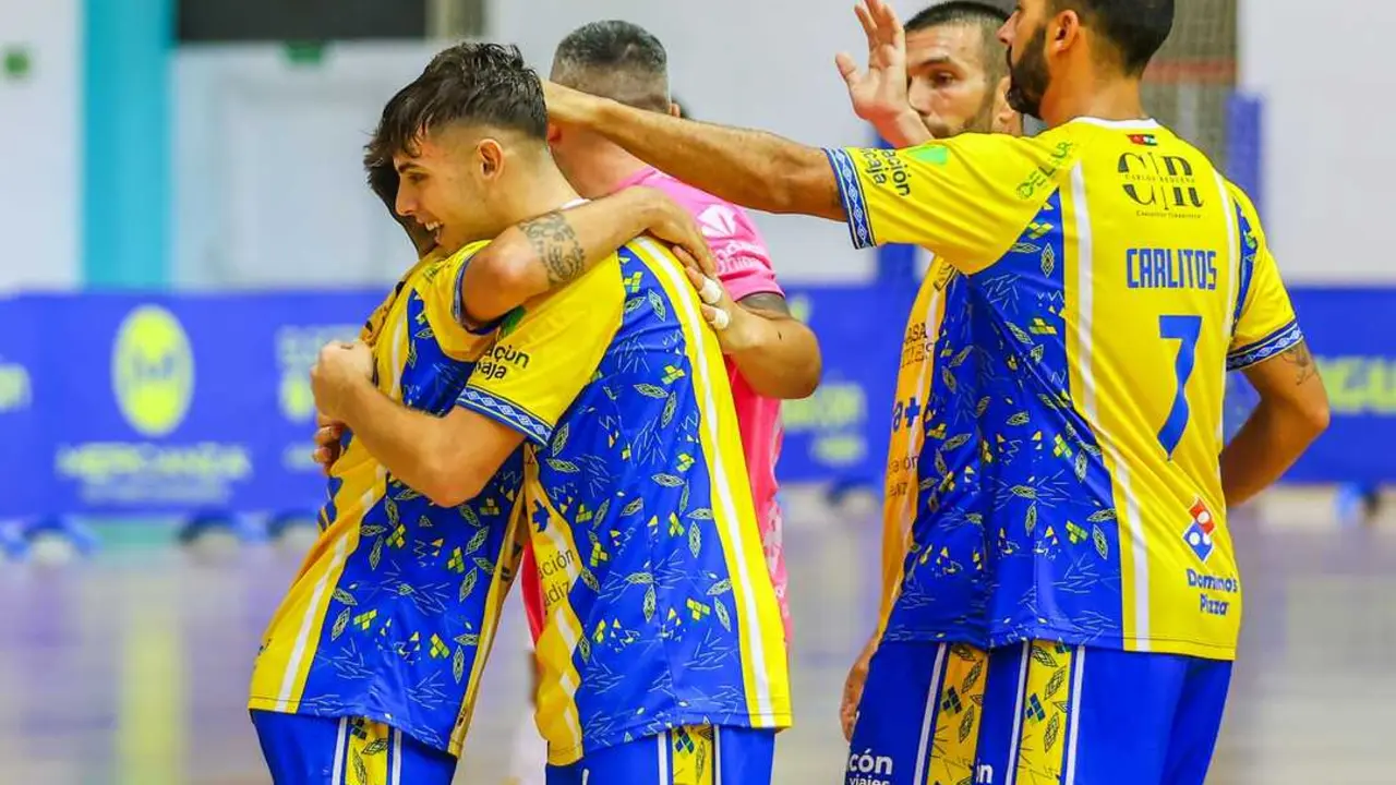 Los jugadores del Virgili celebran un gol ante el C&oacute;rdoba Patrimonio B. | CD Virgili C&aacute;diz.