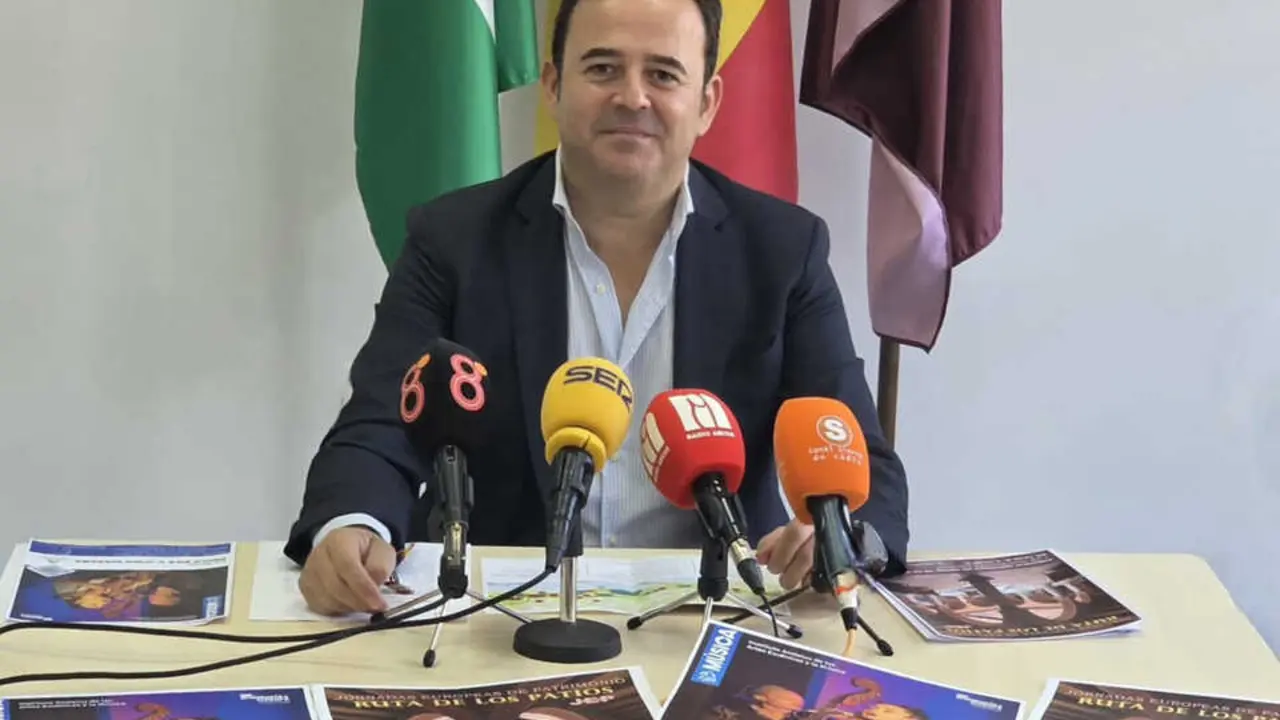 Andr&eacute;s Camarena invita a la Ruta de Patios./ AYUNTAMIENTO.
