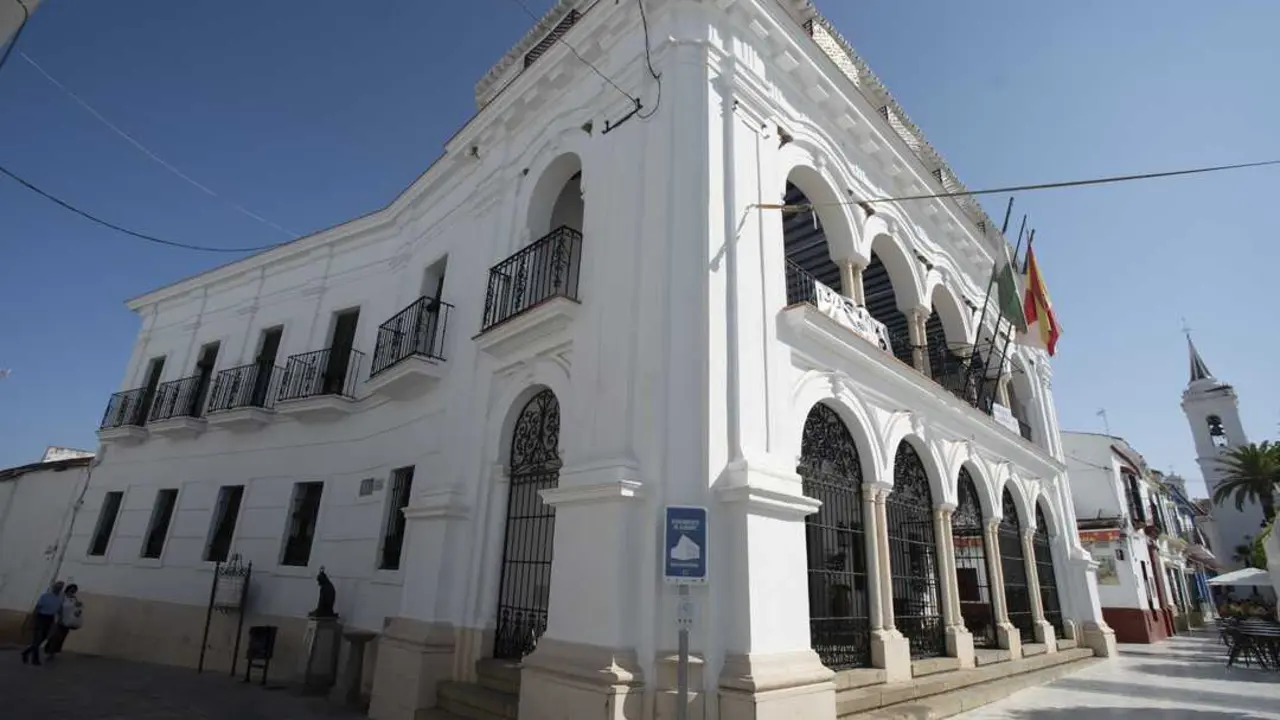 Fachada del Ayuntamiento de Almonte. | Ayto. de Almonte.