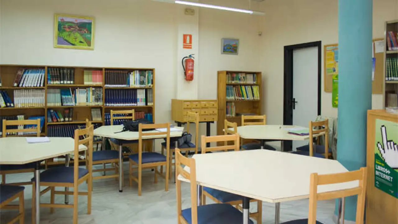 Biblioteca P&uacute;blica 'Luis Berenguer'.