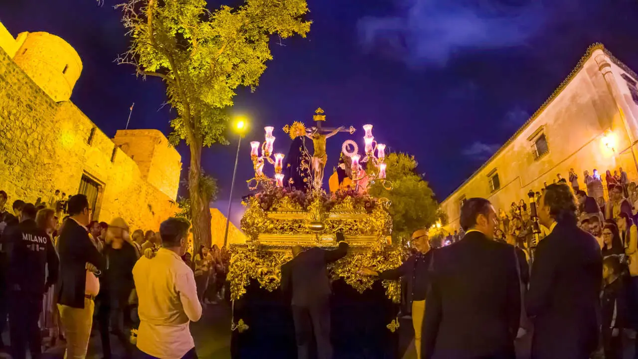 Los Estudiantes, anoche por la Cava del Castillo. / Nico