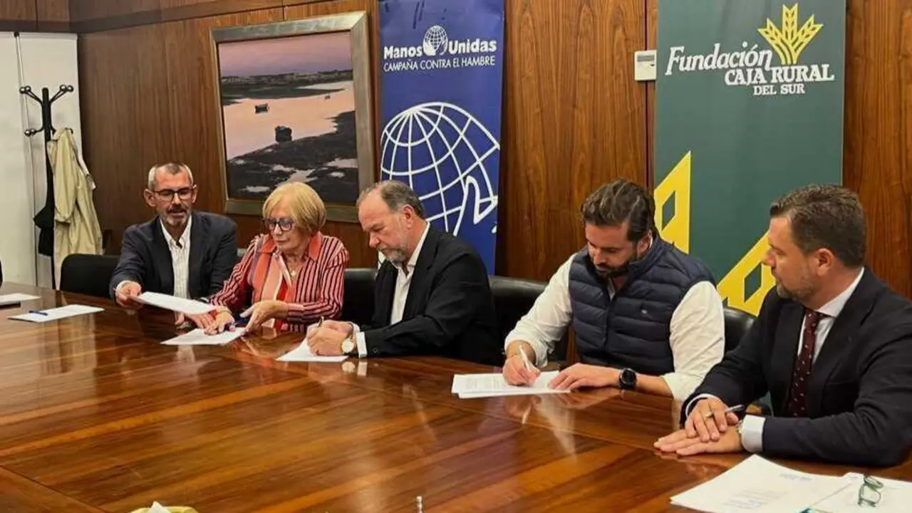 Firma del preacuerdo institucional para poner en marcha el I Foro Andaluz de Empresas Socialmente Comprometidas.
- CAJA RURAL DEL SUR