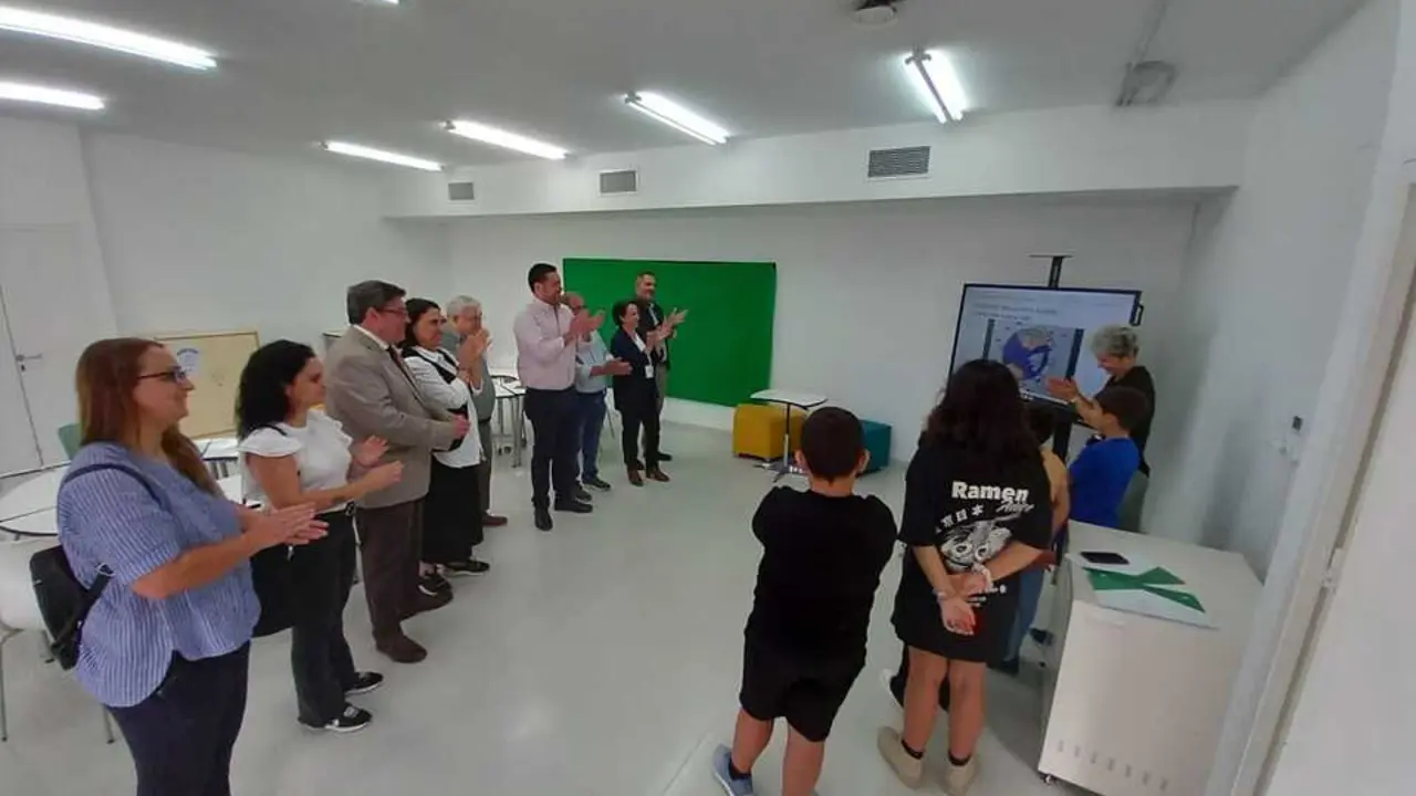 La visita de los delegados de la Junta al Tomasa Pinilla. |  Junta